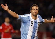 出色发挥引发热议！，梅西在切尔西比赛中反败为胜全场沸腾不已